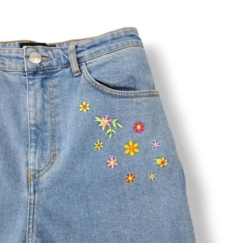 New Minga London High Rise Crop Flare Embroidered Flowers Light Wash Denim 2/26 — image 8 of 8
